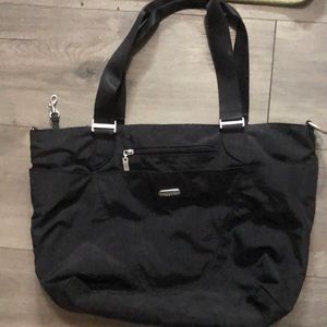 Baggallini black purse with many storage pockets inside